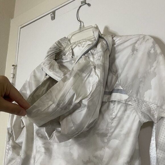 LULULEMON tan Clouds hooded windbreaker full zip pack it up jacket size US 4 - Picture 8 of 9